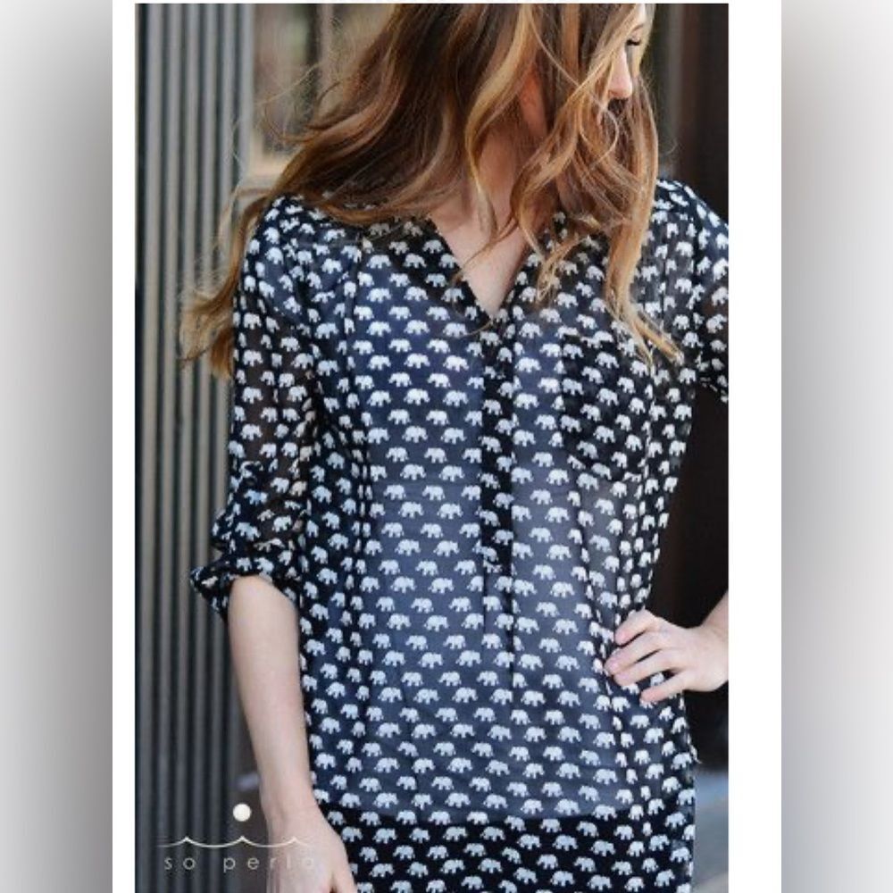 Pleione black and white elephant print vneck long sleeve top size small